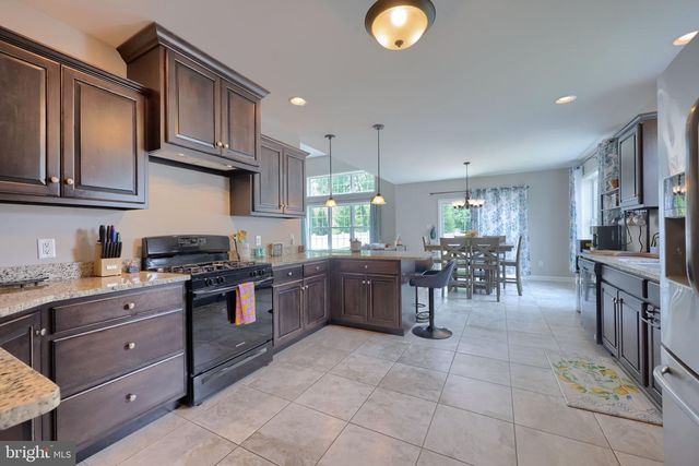 10 MERGANSER DR, Reading, PA 19608