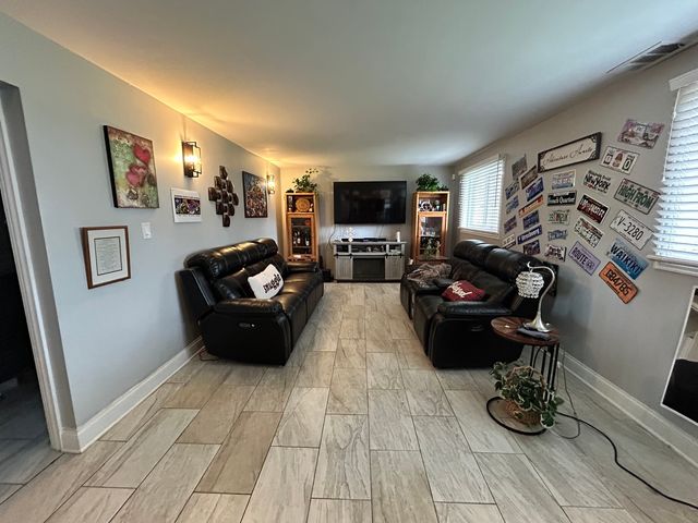 16625 Kenwood Avenue, South Holland, IL 60473