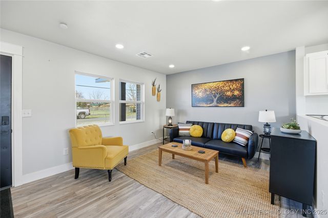 1001 S Broadway Street, Skiatook, OK 74070