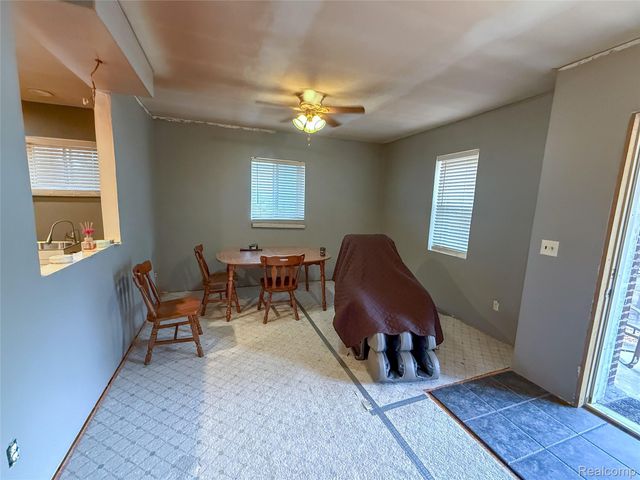 720 E Columbia Avenue, Pontiac, MI 48340