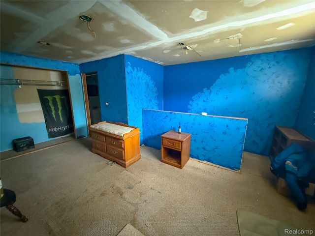 720 E Columbia Avenue, Pontiac, MI 48340