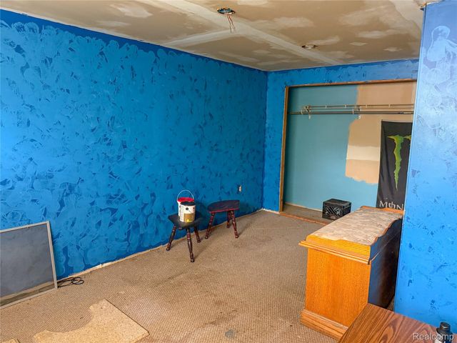 720 E Columbia Avenue, Pontiac, MI 48340