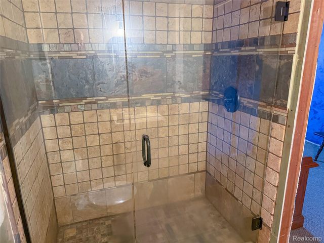 720 E Columbia Avenue, Pontiac, MI 48340