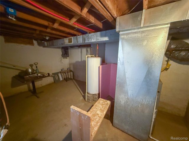 720 E Columbia Avenue, Pontiac, MI 48340