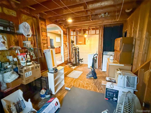 720 E Columbia Avenue, Pontiac, MI 48340