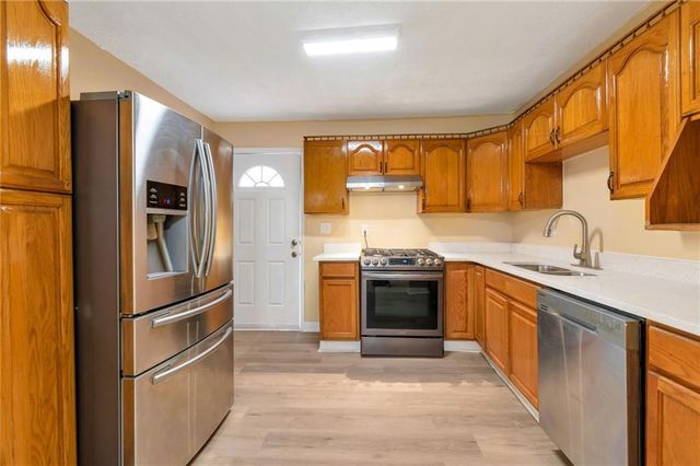 4234 Rockbridge Heights Drive, Stone Mountain, GA 30083