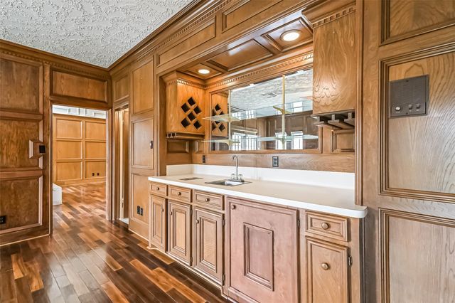 1410 Osborne Drive, Friendswood, TX 77546