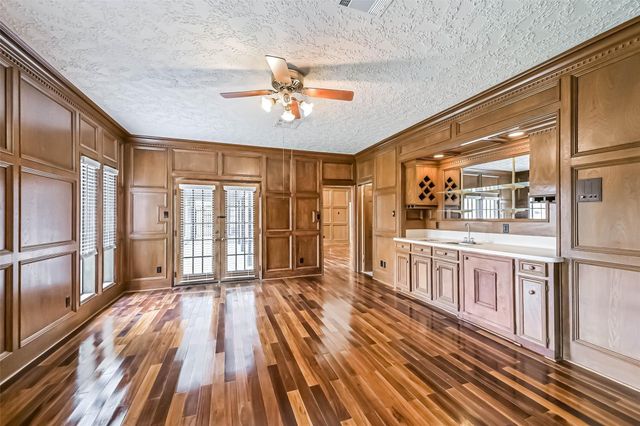 1410 Osborne Drive, Friendswood, TX 77546