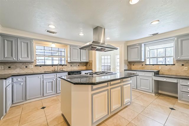 1410 Osborne Drive, Friendswood, TX 77546