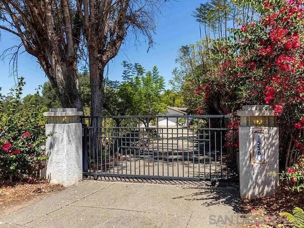1556 VIA RANCHO PKWY, Escondido, CA 92029 — photo 2