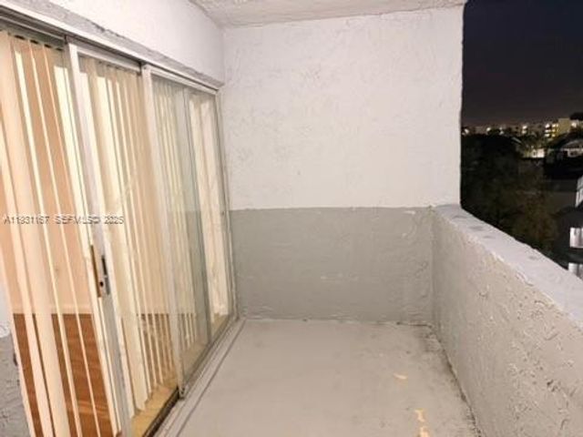 9351 Fontainebleau Blvd B404, Miami, FL 33172