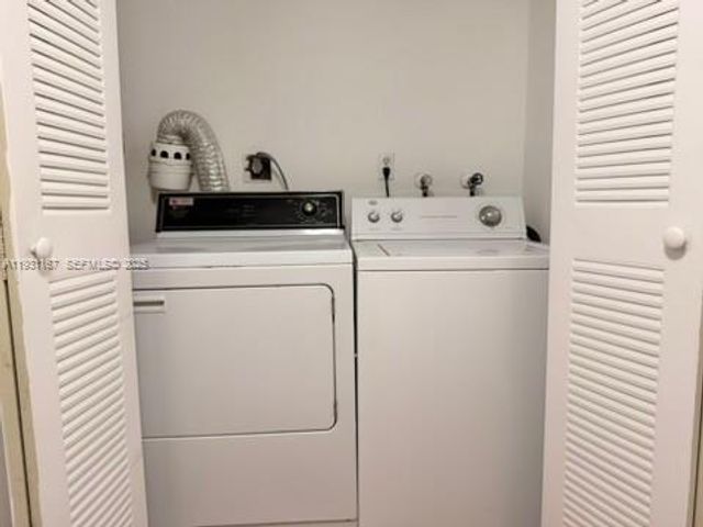 9351 Fontainebleau Blvd B404, Miami, FL 33172