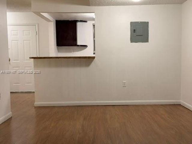 9351 Fontainebleau Blvd B404, Miami, FL 33172