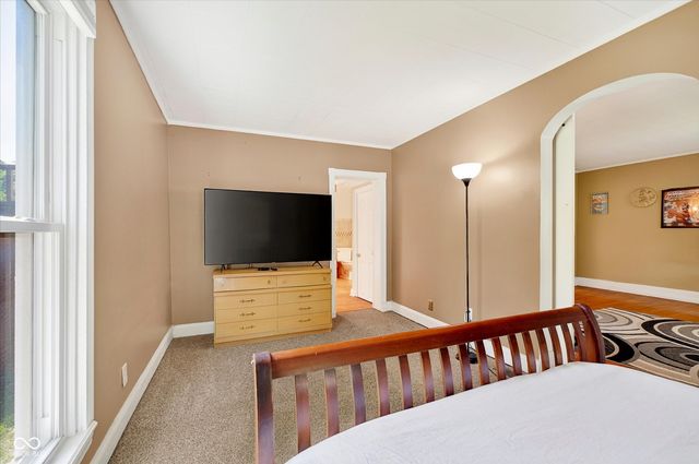 104 Walnut Street, Southport, IN 46227