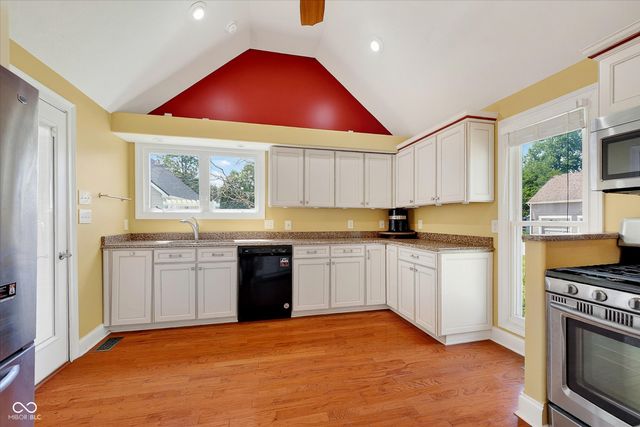 104 Walnut Street, Southport, IN 46227