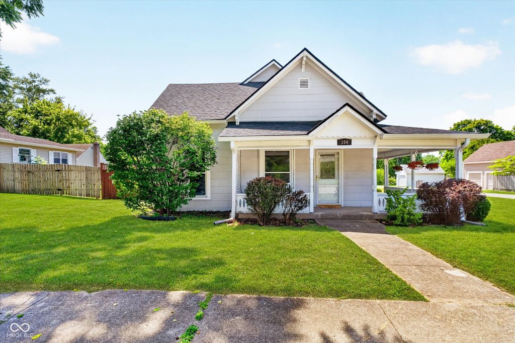 104 Walnut Street, Southport, IN 46227