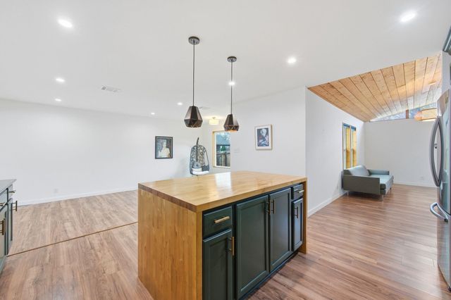 2903 Pecan CIR, Austin, TX 78723