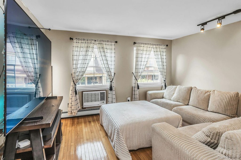 13-24 208th Place 167-U, Bayside, NY 11360 — photo 2