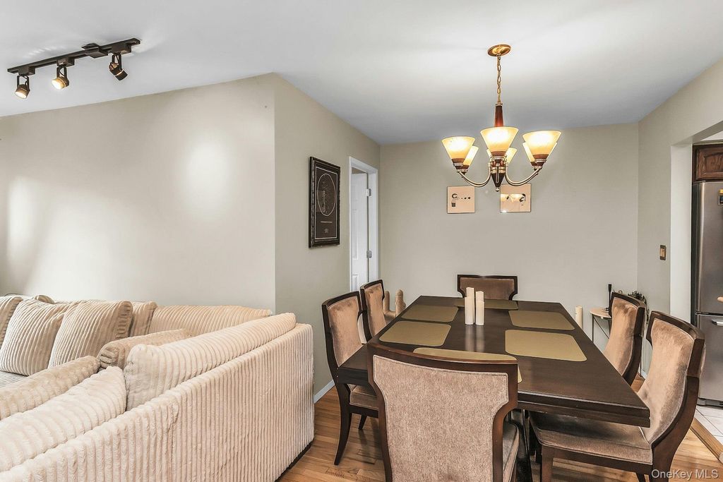 13-24 208th Place 167-U, Bayside, NY 11360 — photo 3