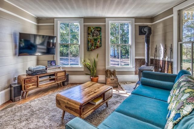 20984 Fm 1094, New Ulm, TX 78950