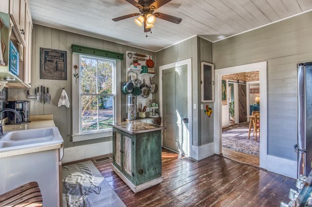 20984 Fm 1094, New Ulm, TX 78950