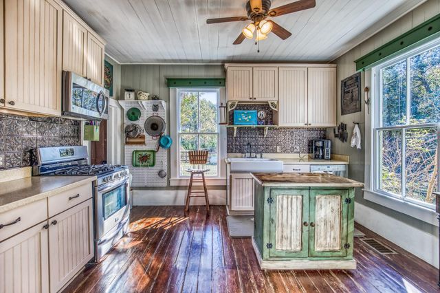 20984 Fm 1094, New Ulm, TX 78950