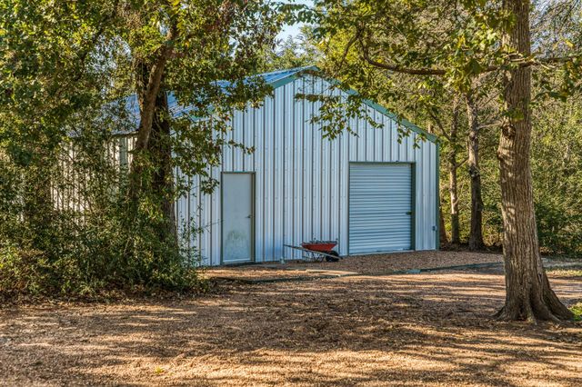 20984 Fm 1094, New Ulm, TX 78950