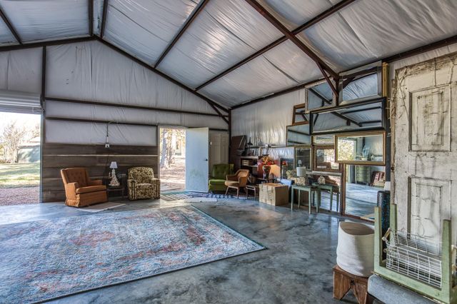 20984 Fm 1094, New Ulm, TX 78950