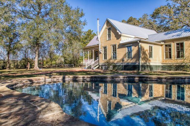 20984 Fm 1094, New Ulm, TX 78950