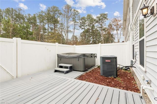 333 Sikeston LN, Chesapeake, VA 23322