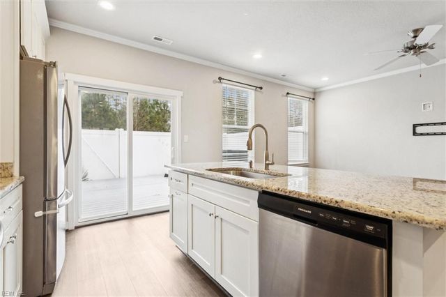 333 Sikeston LN, Chesapeake, VA 23322