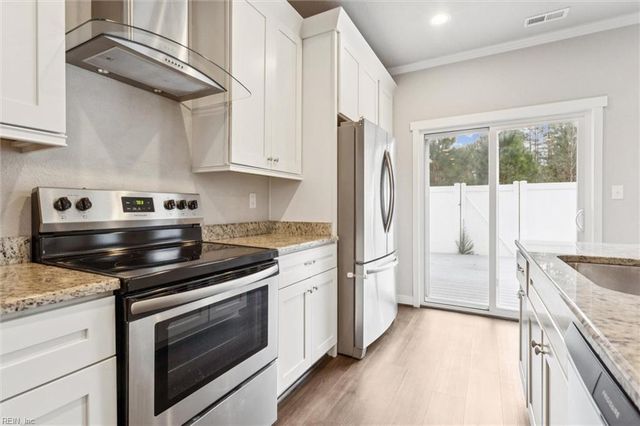 333 Sikeston LN, Chesapeake, VA 23322