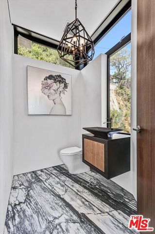8526 Hollywood Boulevard, Los Angeles, CA 90069