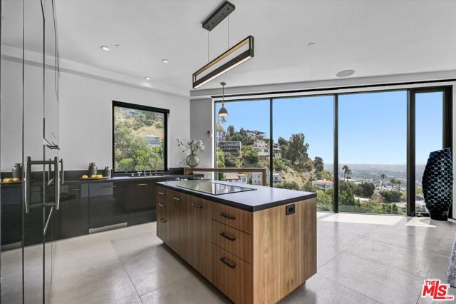 8526 Hollywood Boulevard, Los Angeles, CA 90069