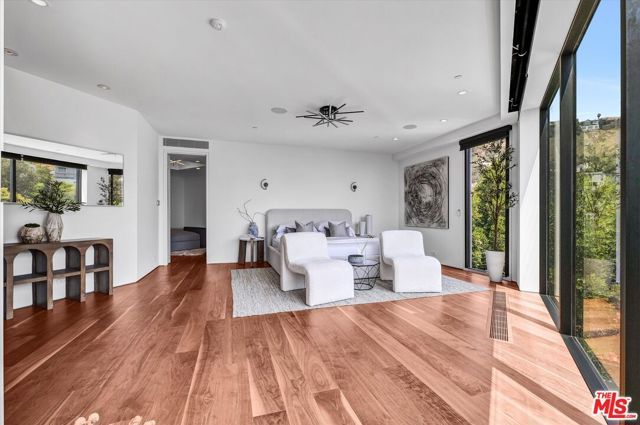 8526 Hollywood Boulevard, Los Angeles, CA 90069