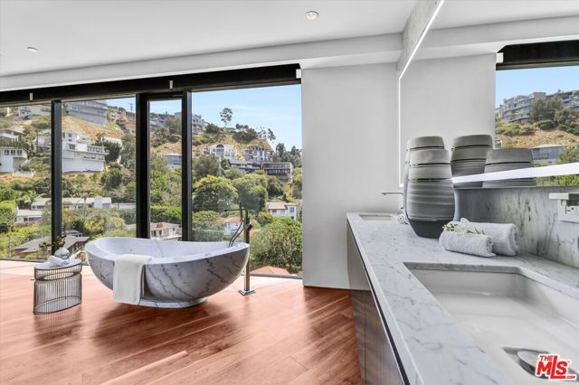 8526 Hollywood Boulevard, Los Angeles, CA 90069