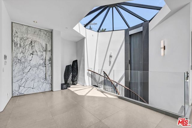 8526 Hollywood Boulevard, Los Angeles, CA 90069
