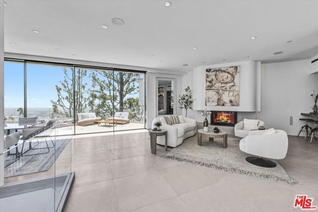 8526 Hollywood Boulevard, Los Angeles, CA 90069