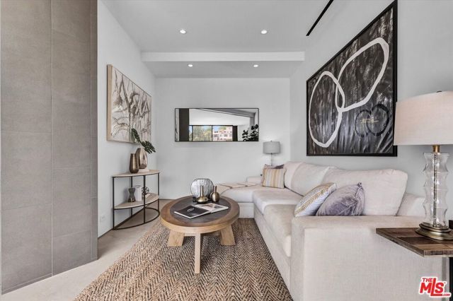 8526 Hollywood Boulevard, Los Angeles, CA 90069