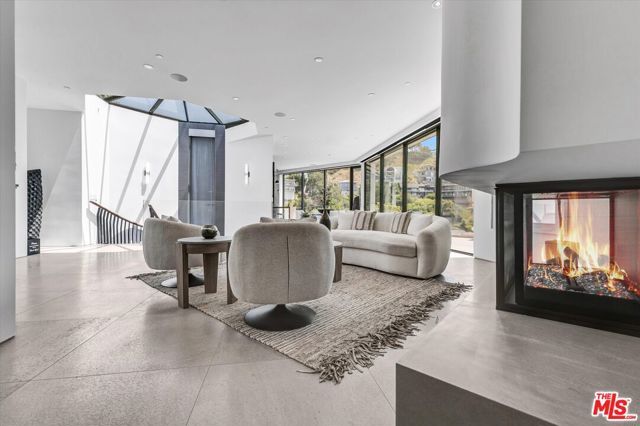 8526 Hollywood Boulevard, Los Angeles, CA 90069