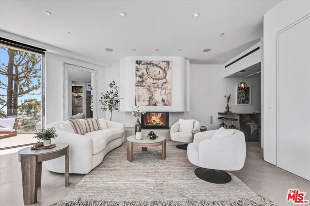 8526 Hollywood Boulevard, Los Angeles, CA 90069