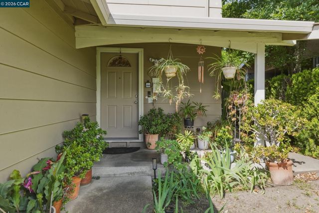 8672-8674 Beverly Ln, Dublin, CA 94568