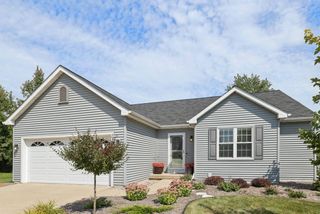 9 Woodridge Lane, Columbus, WI 53925