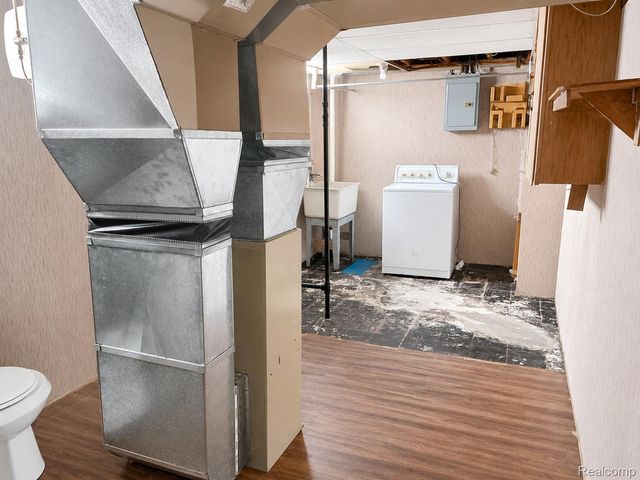 24335 Cottage Lane, Warren, MI 48089