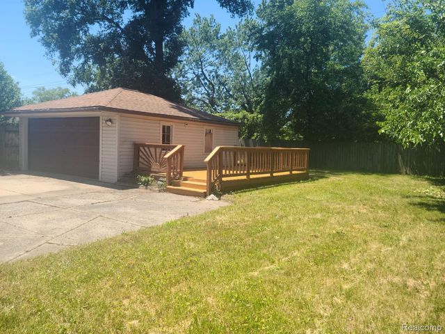 24335 Cottage Lane, Warren, MI 48089