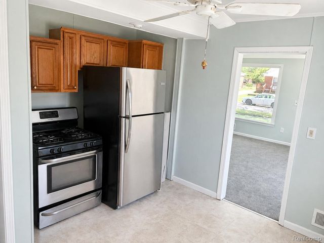 24335 Cottage Lane, Warren, MI 48089
