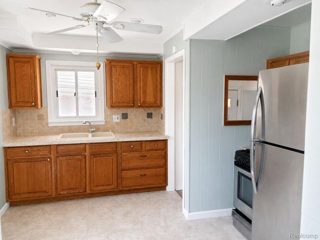 24335 Cottage Lane, Warren, MI 48089