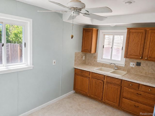 24335 Cottage Lane, Warren, MI 48089