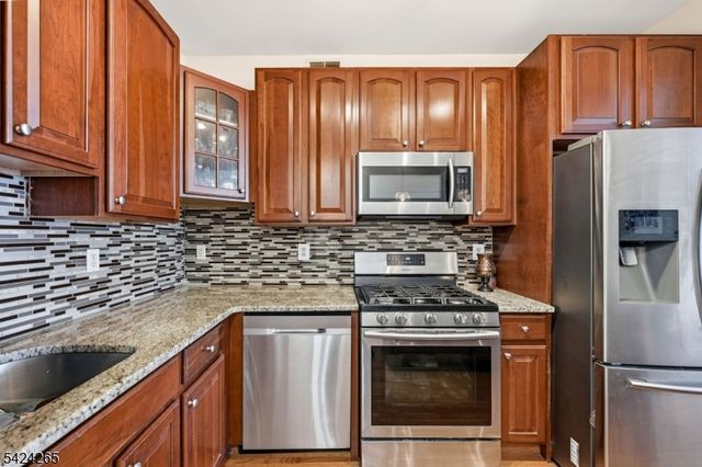 424 Hartford Dr, Nutley Twp., NJ 07110