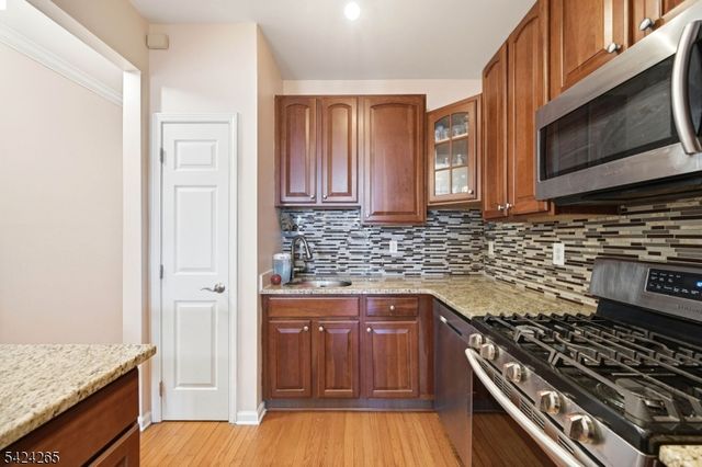 424 Hartford Dr, Nutley Twp., NJ 07110